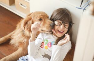 Mal aliento en perros y gatos: Causas y cómo solucionarlo con comida natural