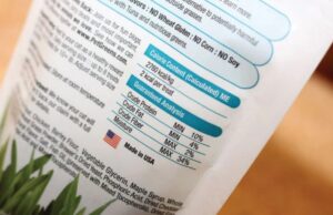 Cómo leer etiquetas de comida para perros y gatos: lo que realmente importa